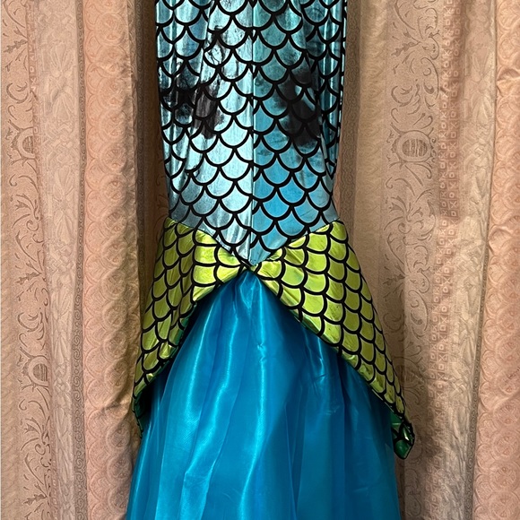 Two piece mermaid costume - Picture 3 of 6